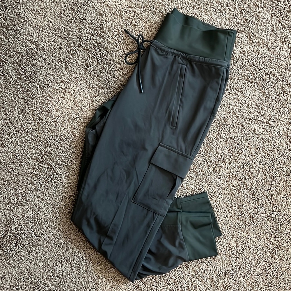 Athleta joggers olive green size 4